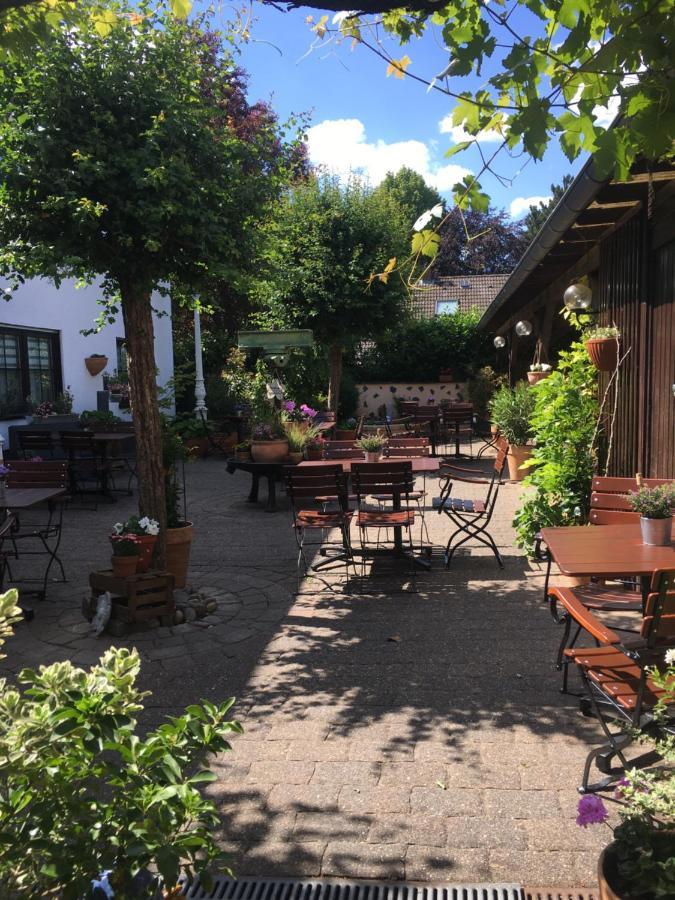 Hotel & Weinhaus Zum Schwarzen Baeren โคเบลนซ์ ภายนอก รูปภาพ