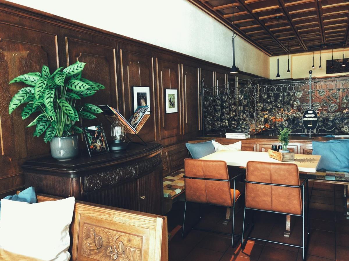 Hotel & Weinhaus Zum Schwarzen Baeren โคเบลนซ์ ภายนอก รูปภาพ