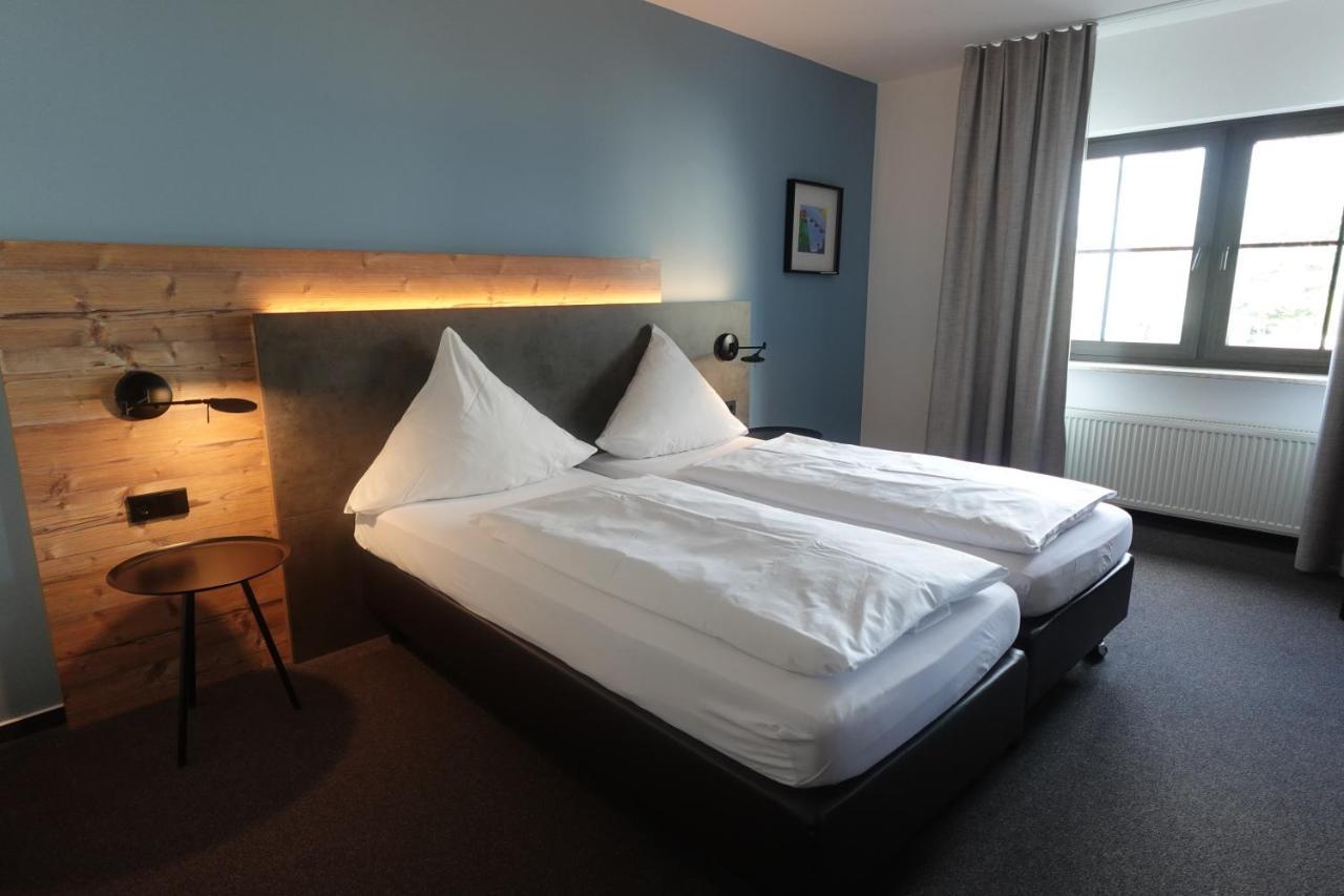 Hotel & Weinhaus Zum Schwarzen Baeren โคเบลนซ์ ภายนอก รูปภาพ