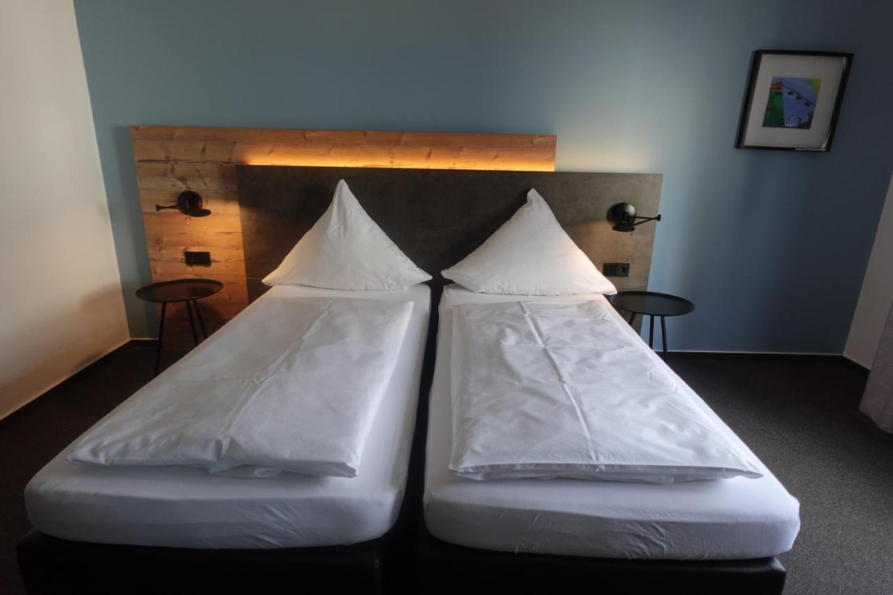 Hotel & Weinhaus Zum Schwarzen Baeren โคเบลนซ์ ภายนอก รูปภาพ