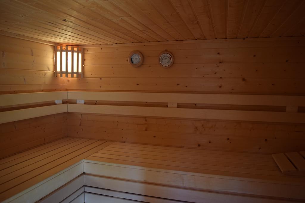 Hotel & Weinhaus Zum Schwarzen Baeren โคเบลนซ์ ภายนอก รูปภาพ